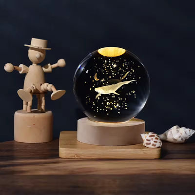 6cm 3D Art Crystal Ball Night Light Regalo di compleanno Night Light Legno Base di luce Lampada da tavolo Decorazione