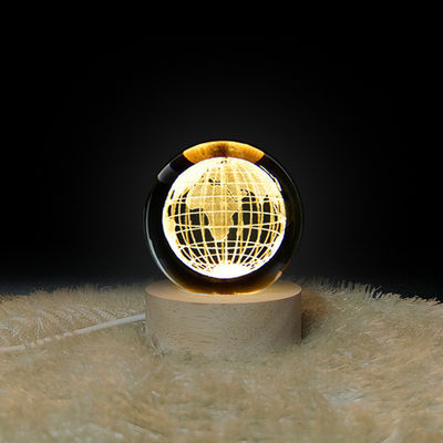 Legno sfera di cristallo USB alimentato luce a LED sfera di cristallo statue artigianato stand decorazioni domestiche