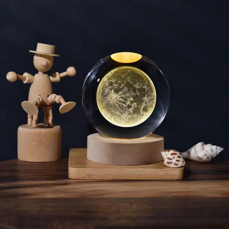 6cm 3D Art Crystal Ball Night Light Regalo di compleanno Night Light Legno Base di luce Lampada da tavolo Decorazione
